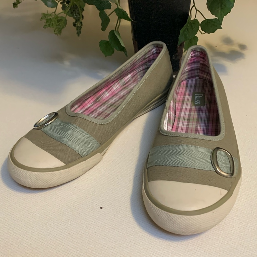 Bass Women's Flats in Olive and Cream